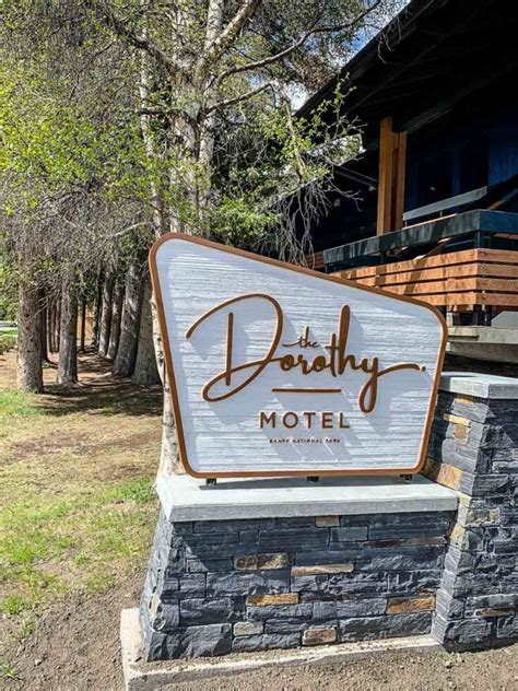 cheap motels in banff area